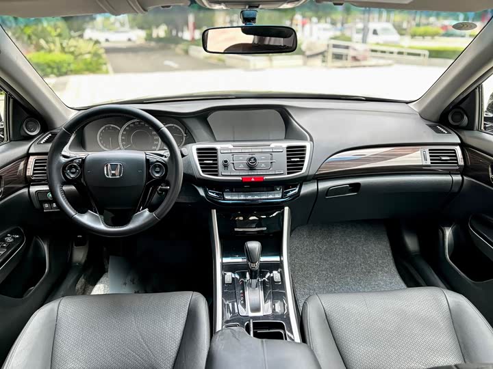 Honda Accord — фото 10