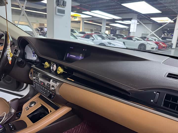 Lexus ES 2017 300h Mark Levinson — фото 20