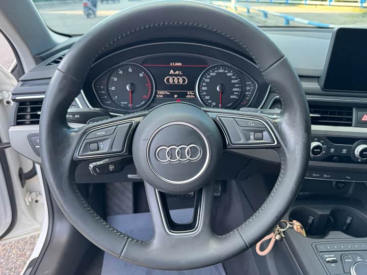 Audi A4L 40 TFSI базовая V — фото 14
