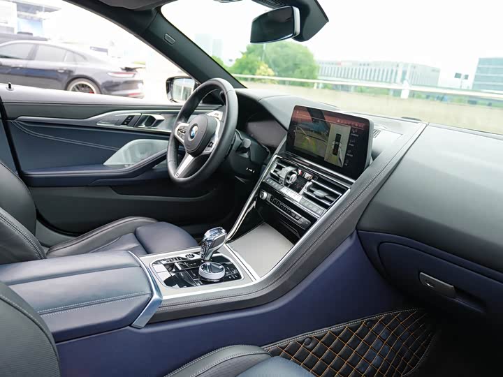 BMW 8-Series 2022 840i x Drive M — фото 9