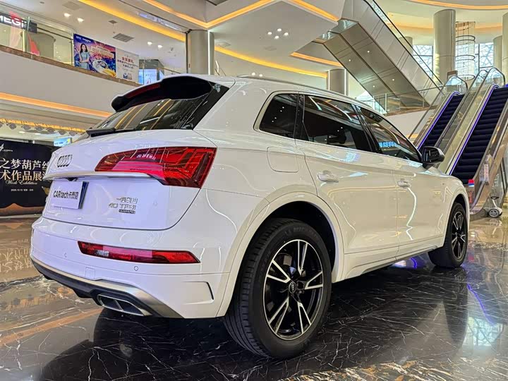 Audi Q5L 2022 40 T — фото 4