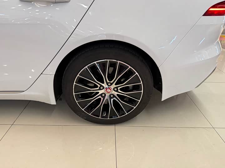 Jaguar XEL 2020 2.0 T 200 PS R-DYNAMIC — фото 13