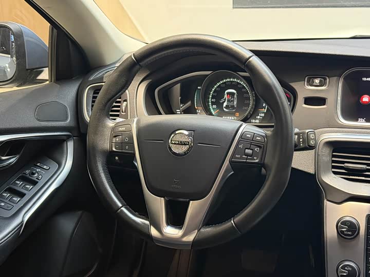 Volvo V40 2017 T 3 — фото 11