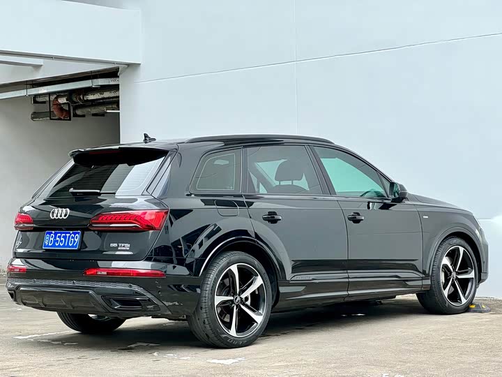 Audi Q7 2023 55 TFSI quattro S line Sport — фото 16