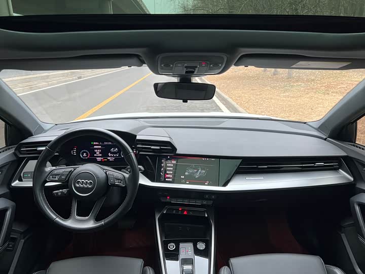Audi A3 2024 Sportback 35 TFSI Sport — фото 3
