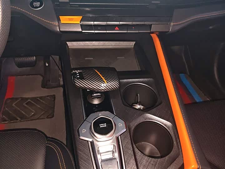 Changan UNI-V 2022 1.5 T Premium — фото 14