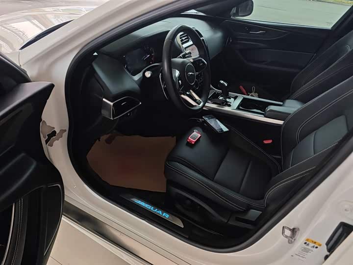 Jaguar XEL 2020 2.0 T 200 PS R-DYNAMIC S — фото 12