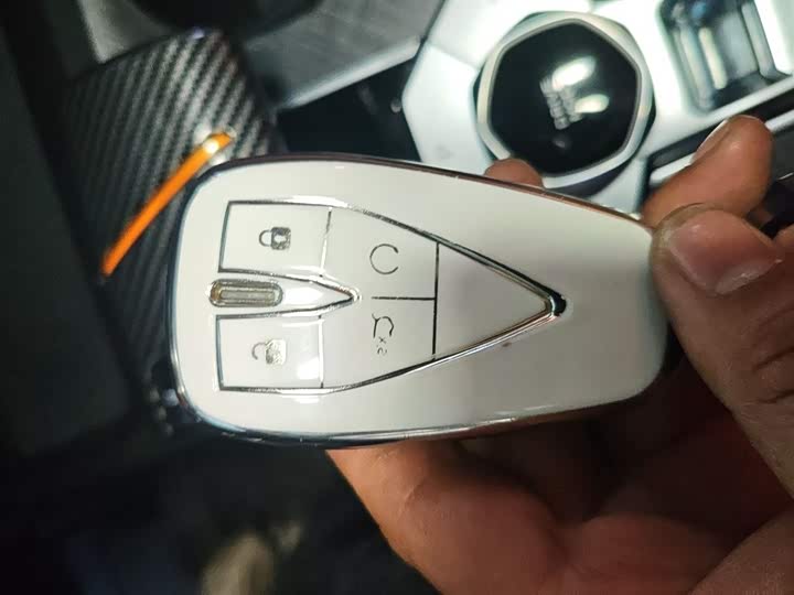 Changan UNI-V 2022 1.5 T Premium — фото 9