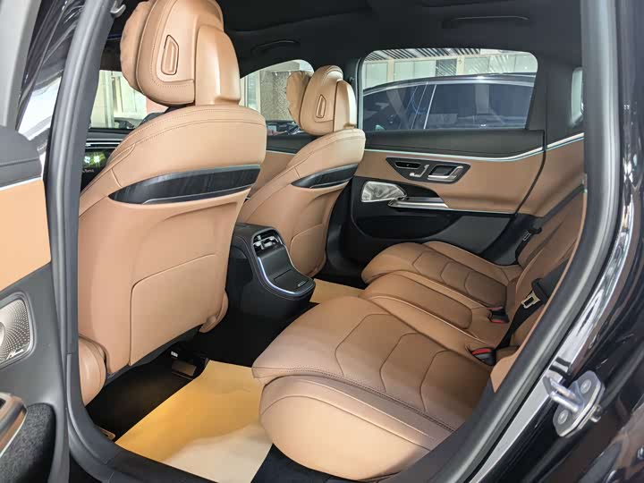 Mercedes-Benz E-Class 2024 E 300 L Sport — фото 5
