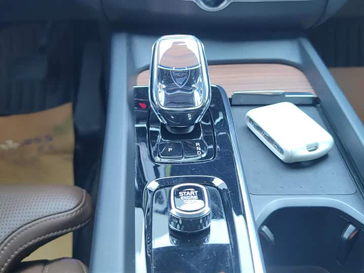 Volvo XC60 Hybrid 2025 Hybrid 4 WD — фото 16