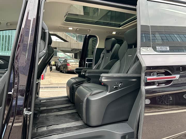 Hongqi HQ9 PHEV 2024 2.0 T 4 WD — фото 11