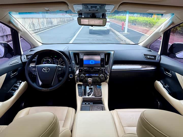 Toyota Alphard — фото 27