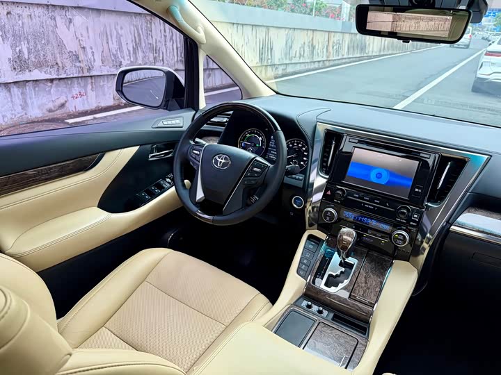 Toyota Alphard — фото 29