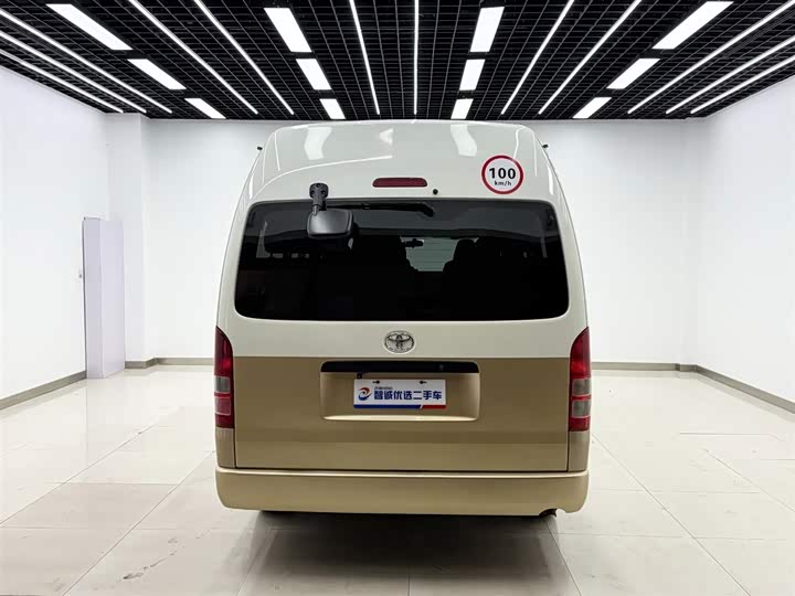 Toyota HIACE 2015 2.7 L — фото 3