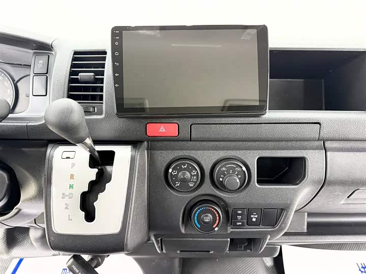 Toyota HIACE 2015 2.7 L — фото 10