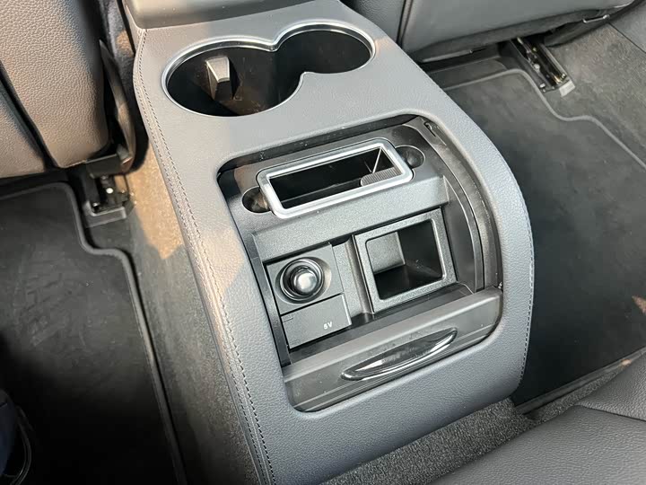 Mercedes-Benz E-Class 2015 E 260 L Sport — фото 40