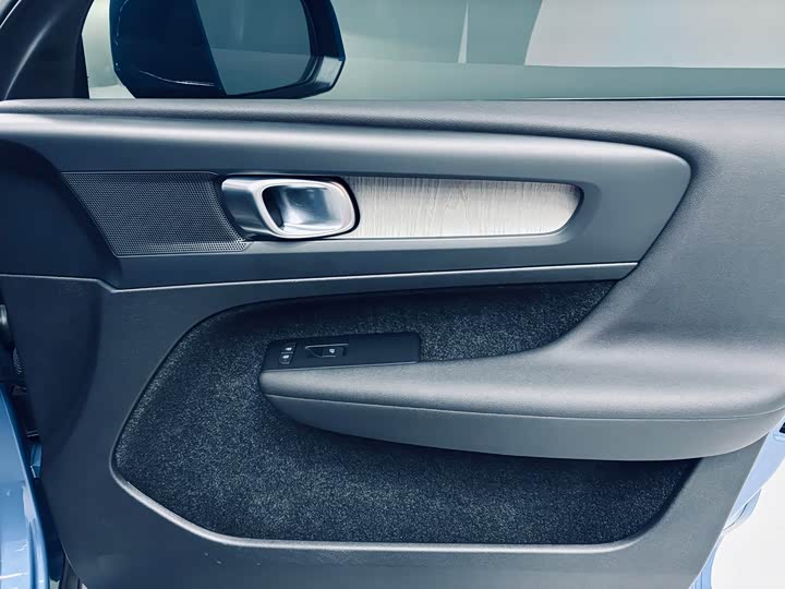 Volvo XC40 2023 B 3 — фото 16