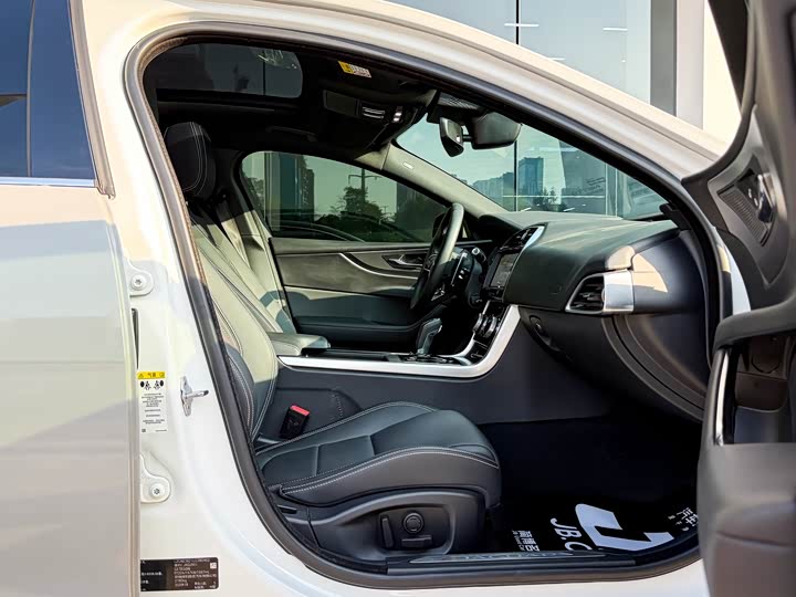 Jaguar XEL 2020 2.0 T 200 PS R-DYNAMIC — фото 9