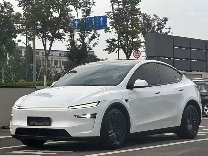 Tesla Model Y 2026 — фото 1