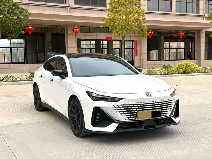 Changan UNI-V 2022 1.5 T Premium — фото 3