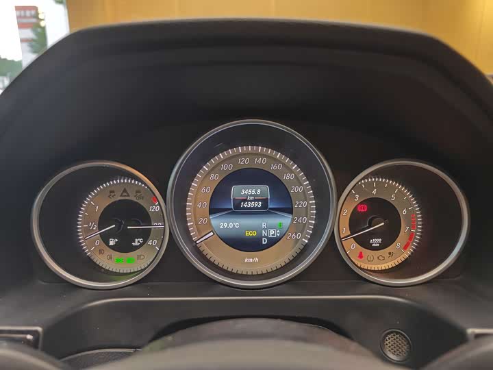 Mercedes-Benz E-Class 2015 E 200 L Sport — фото 35
