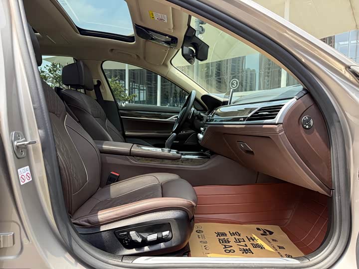 BMW 7 Series 740Li продвинутая — фото 8