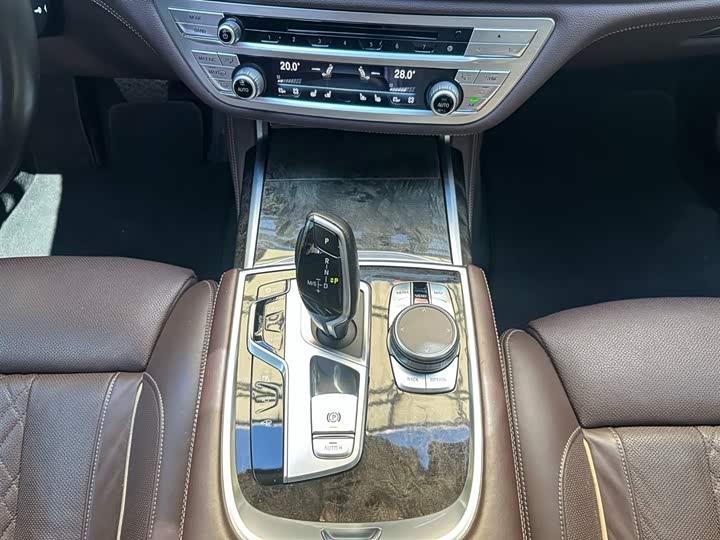 BMW 7 Series 730Li премиум — фото 13