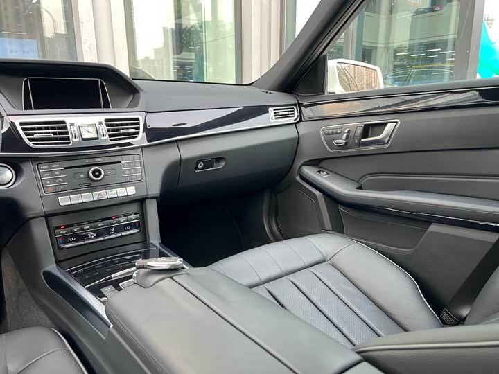 Mercedes-Benz E-Class 2015 E 260 L Sport — фото 23