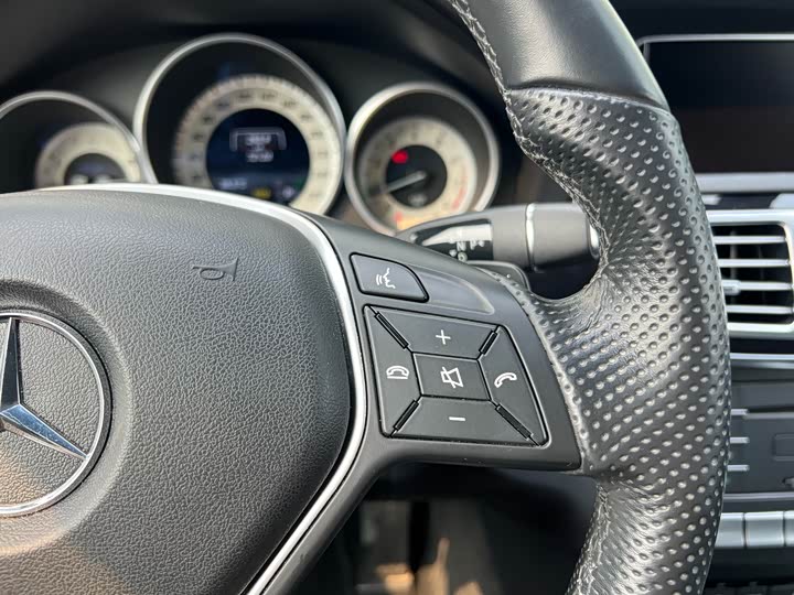 Mercedes-Benz E-Class 2015 E 260 L Sport — фото 37