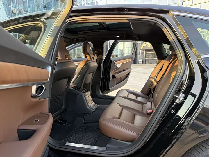 Volvo S90 Hybrid 2022 T 8 E Hybrid — фото 5