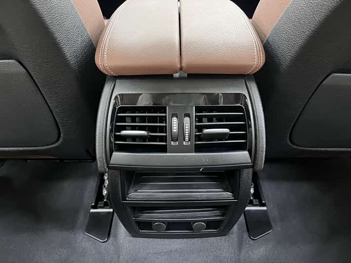 BMW X6 2018 x Drive 35i Leading — фото 31