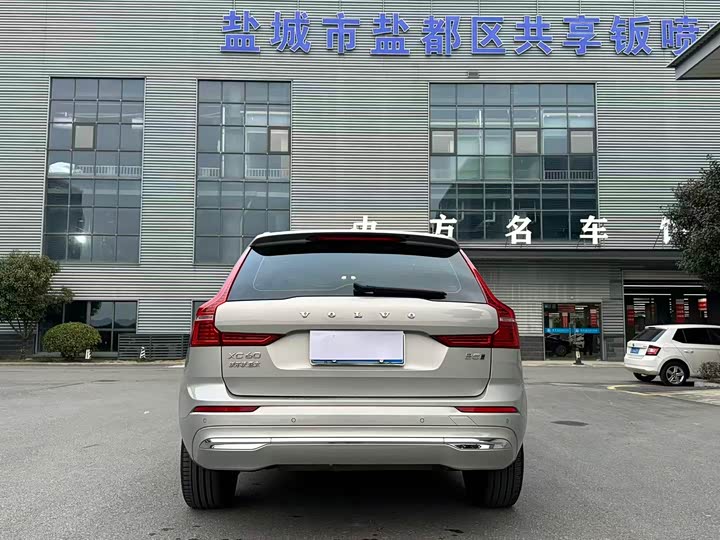 Volvo XC60 2024 B 5 4 WD — фото 3