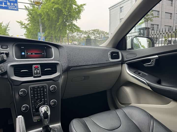 Volvo V40 2015 1.6 T — фото 7