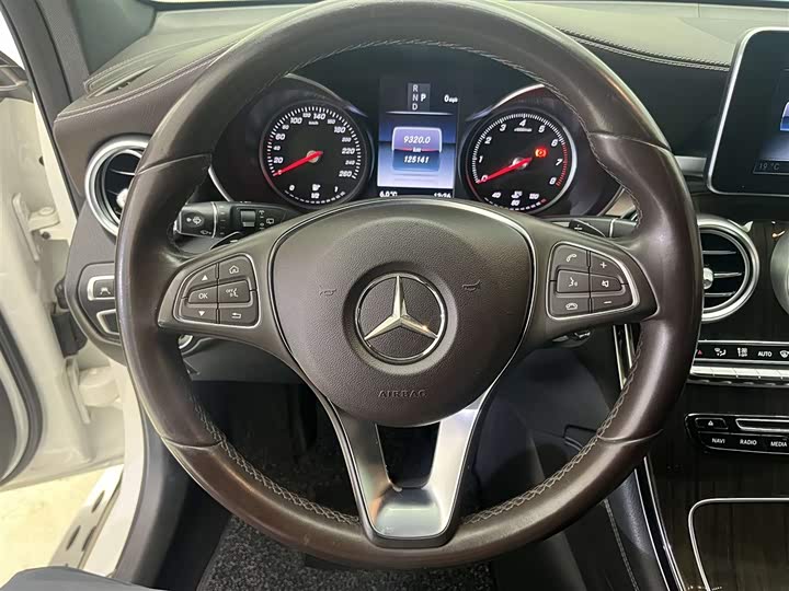 Mercedes-Benz GLC 2017 GLC 260 4 MATIC Luxury — фото 11