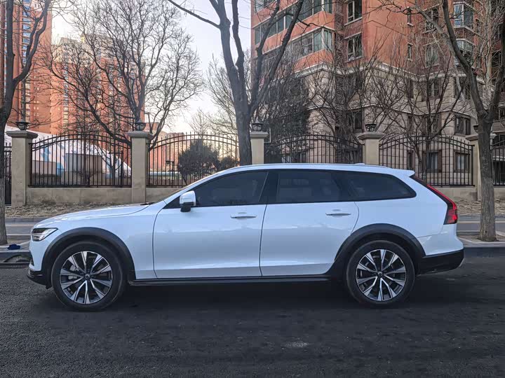 Volvo V90 2023 Cross Country B 5 AWD — фото 2