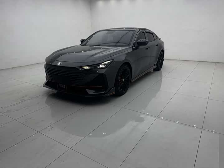 Changan UNI-V 2022 1.5 T — фото 1