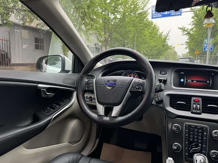 Volvo V40 2015 1.6 T — фото 8