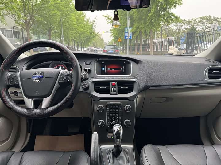 Volvo V40 2015 1.6 T — фото 4