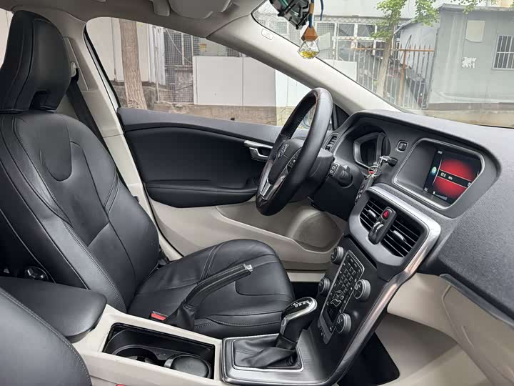 Volvo V40 2015 1.6 T — фото 17