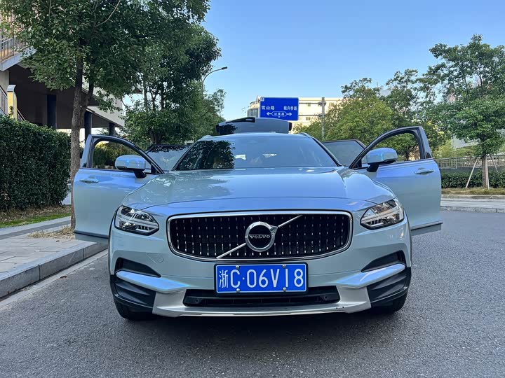 Volvo V90 2017 Cross Country T 5 AWD — фото 24