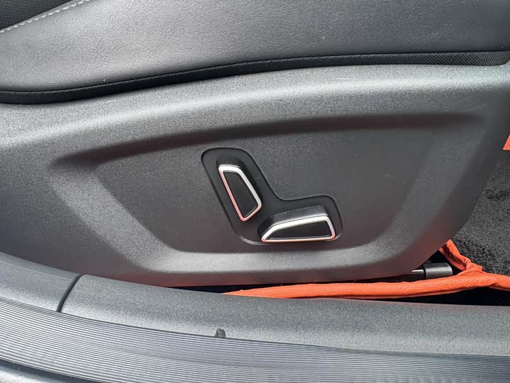 Changan UNI-V 2022 1.5 T — фото 12