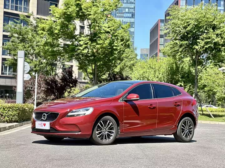 Volvo V40 2018 T 3 — фото 1