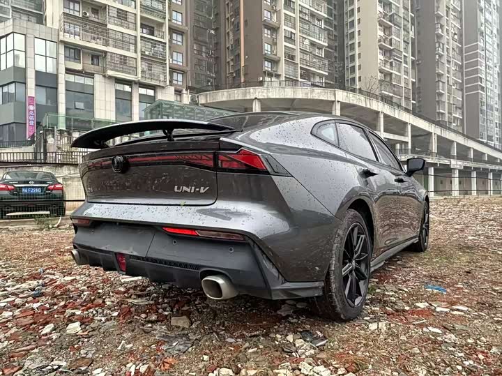 Changan UNI-V 2024 1.5 T — фото 4