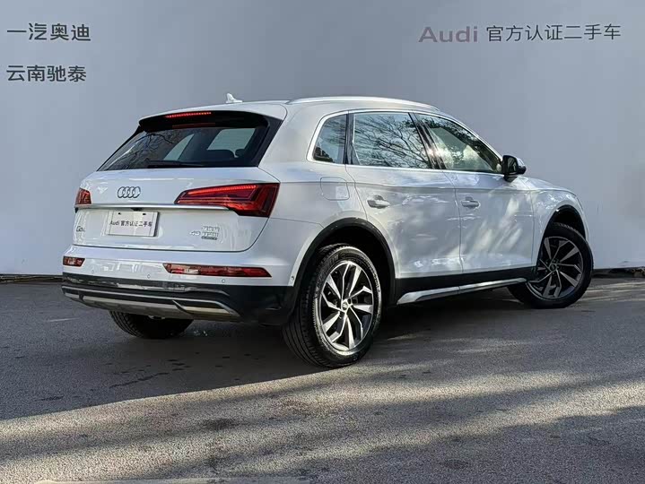 Audi Q5L 2022 40 T — фото 3