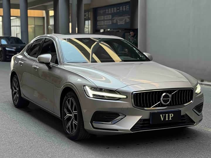Volvo S60 2023 B 4 — фото 3