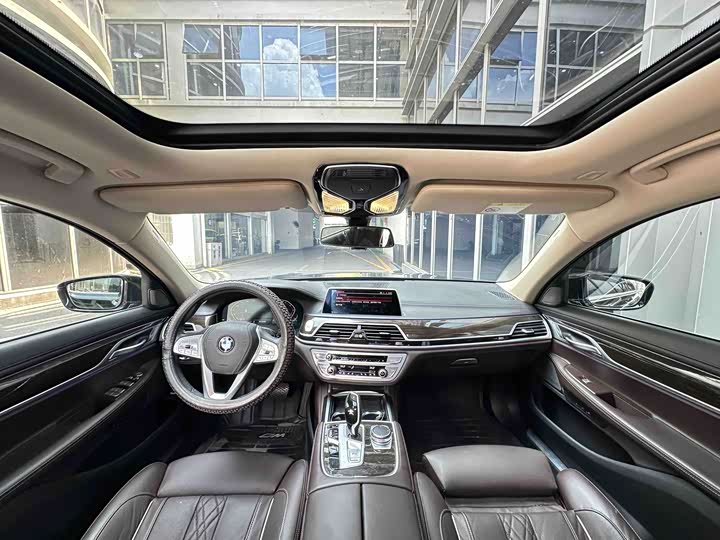 BMW 7 Series рестайлинг 730Li люкс-пакет — фото 15
