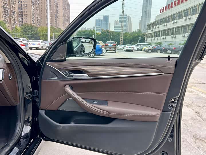 BMW 5 Series 530Li продвинутая люкс-пакет — фото 19