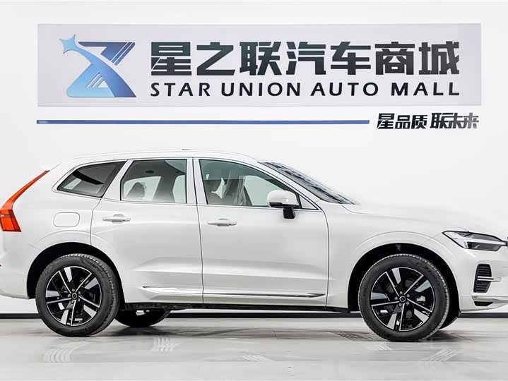 Volvo XC60 2026 B 5 4 WD — фото 5