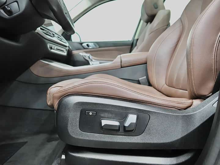 BMW X5 2019 x Drive 40i M — фото 32
