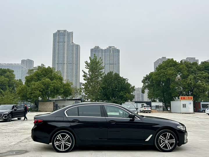 BMW 5 Series 530Li продвинутая люкс-пакет — фото 6